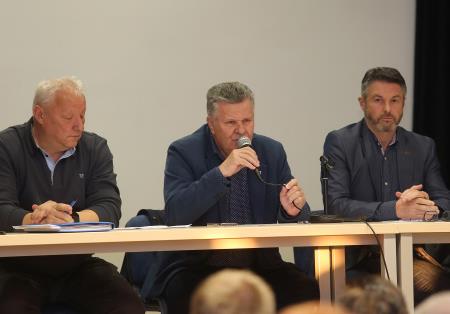 Sestanek s krajani Begunj pri Cerknici v zvezi s kanalizacijo 07 Foto Ljubo Vukelič